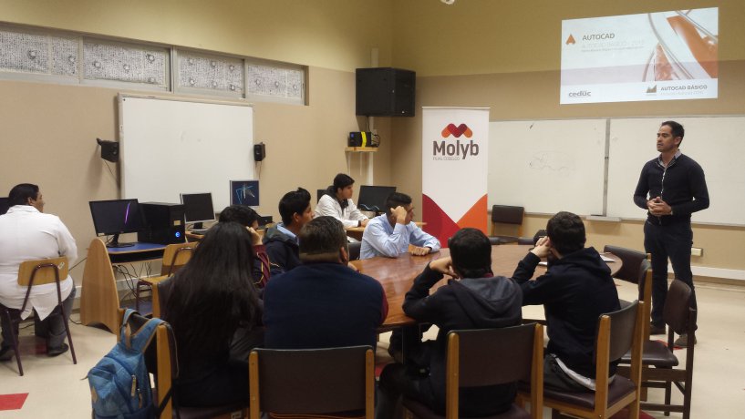 Molyb capacita a estudiantes mejilloninos en AutoCAD